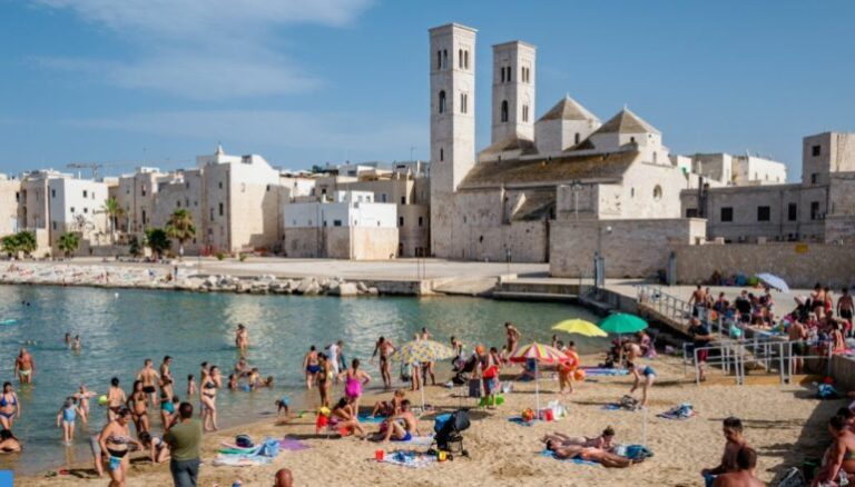 Sardenja po ‘tkurret’/ 15,000 euro për ata që duan të shpërngulen atje, para në dorë për të filluar një biznes