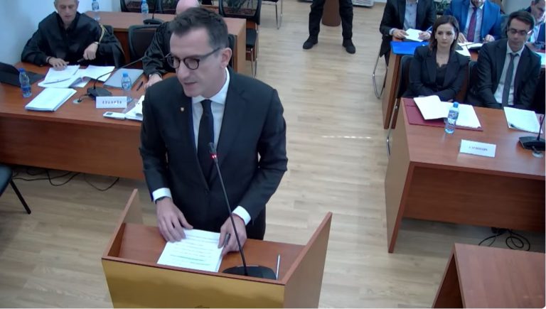Veliaj largohet nga seanca paraprake në GJKKO: Gjyqtarja nuk pranoi që ai të mbrohej efektivisht