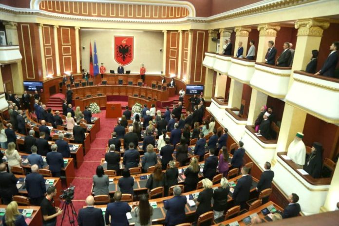 -900-0-1763298299xfoto-4-644