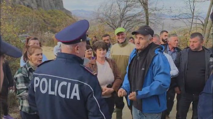 -900-0-1763390488xkr-banoret-bllokojne-qukes-qaf-plloce-frame-404-163