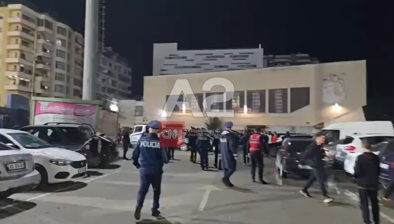 Ndeshja Flamurtari-Elbasani, shpërthen kaosi dhe dhuna në Vlorë! Policia ‘blindon’ zonën