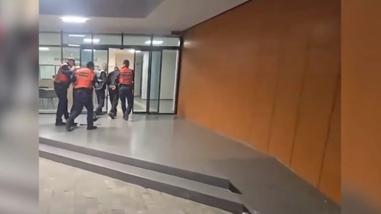 Elbasan/ Jepnin para me fajde dhe kërcënonin me dhunë.Arrestohen dy të rinj