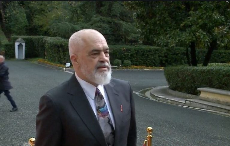 Balluku e pezulluar nga GJKKO/ ”Të do apo nuk të do”, Rama përgjigjet para samitit: Po të ketë përgjigje nuk vazhdon telenovela