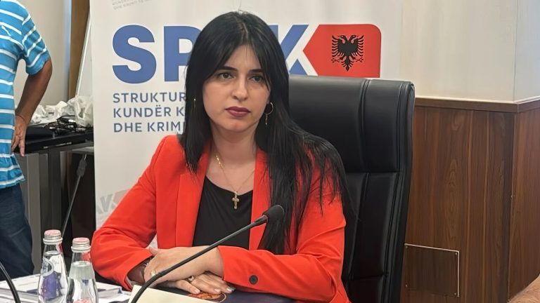 THELLOHET SKANDALI I AKSHI-t/ Bashkëshorti i Drejtoreshës së Krimit Kibernetik në Polici shoqërues i Agasit, SPAK i bastis banesën dhe