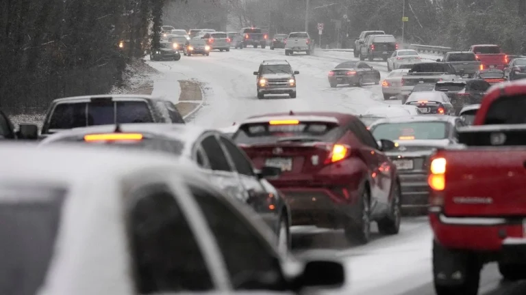 Reshjet e dendura në SHBA, aksident masiv në Indiana, përfshihen 45 automjete