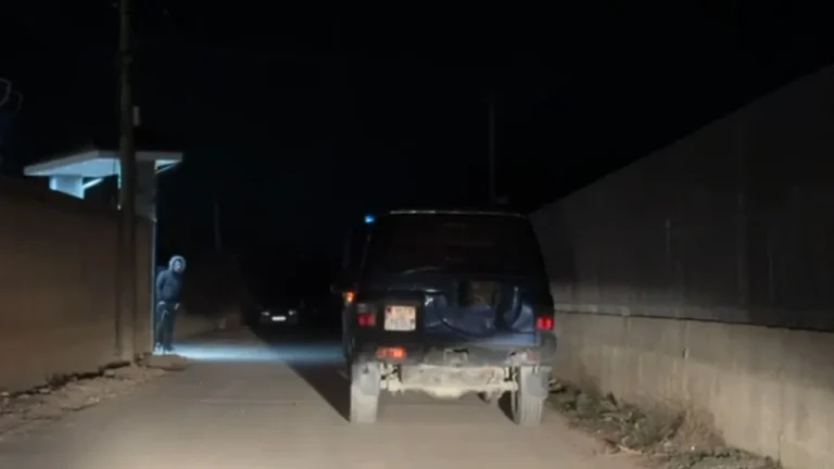 Plagosja me armë në Mamurras për xhirimin e gomave, zbardhen detajet, 50-vjeçari sapo ishte kthyer nga Anglia