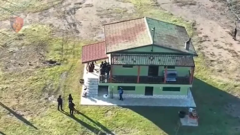 Aksioni në Fushë-Kuqe, policia rrethon vilën! Kush janë dy të arrestuarit të përfshirë në vrasjen e Indrit Dokles në 2022