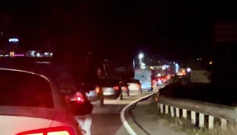 Trafik kilometrik, aksi Elbasan–Librazhd në kaos të përhershëm pa zgjidhje