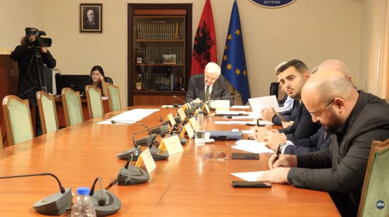 Gjyqtarët: Të shtyhet pensioni/ Në sallat e gjyqit deri 75 vjeç: Kemi stok dosjesh