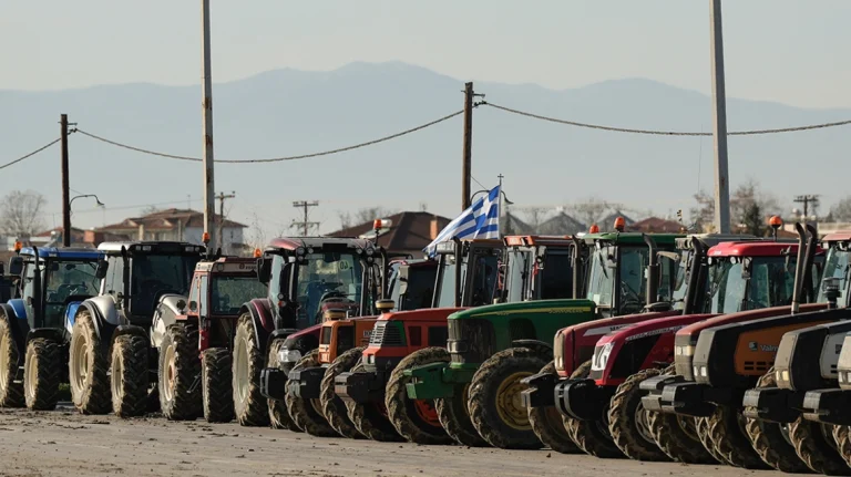 Prej disa ditësh fermerët në Greqi në protestë, bllokohet sërish aksi rrugor Kakavijë-Janinë