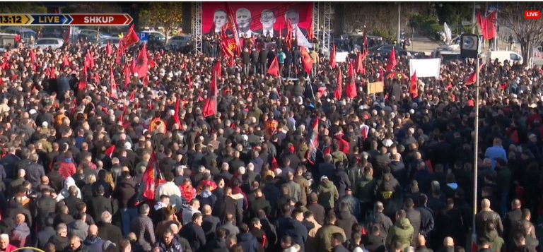 Protesta në Shkup/ Qindra mijëra qytetarë në mbrojtje të ish-krerëve të UÇK-së