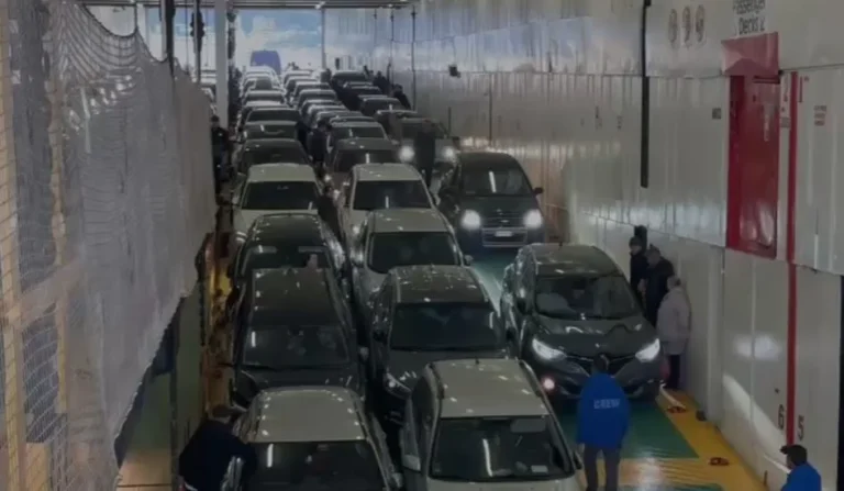 Festat e Fundvitit, rritet fluksi i pasagjerëve në Portin e Vlorës