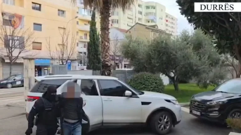 Plagosi vajzën me thikë, arrestohet pas disa orësh autori në Durrës