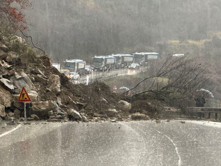 Vijon problematike situata nga moti i keq në Gjirokastër/ Evakuohen disa familje, rrëshqitje dherash dhe bllokim rrugësh