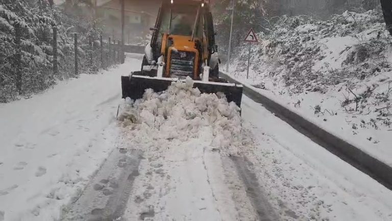 Stop! Policia e Elbasanit ndalon kalimin në këto akse nëse nuk keni zinxhirë