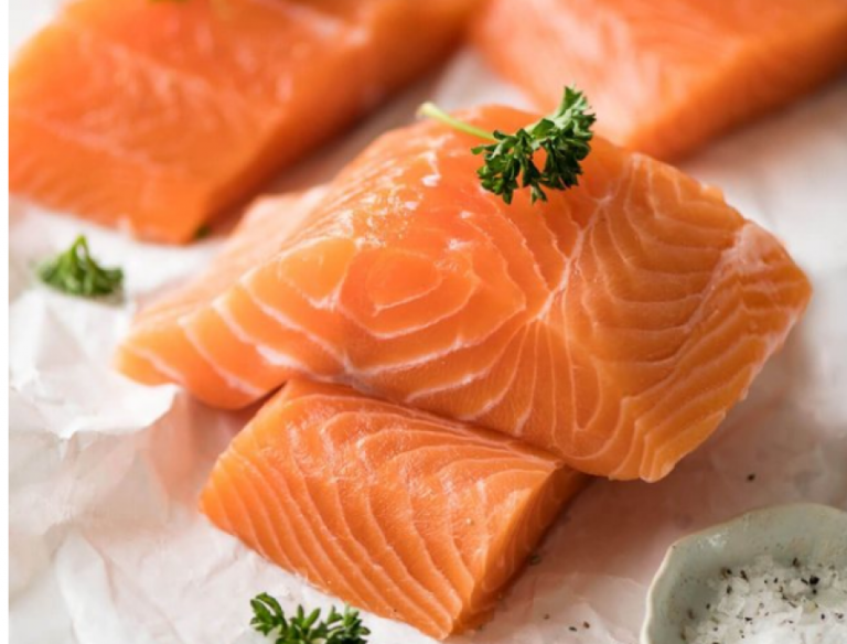 Salmoni dhe përfitimet e tij për shëndetin, pse duhet ta konsumoni më shpesh