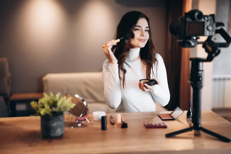 Hyn në fuqi ligji, influencerët dhe blogerët që nuk regjistrohen në QKB do t’u bllokohen llogaritë