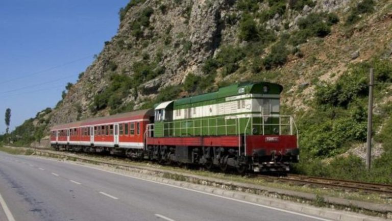 Treni Rrogozhinë-Vlorë-Aeroport: Projekti, gati në qershor