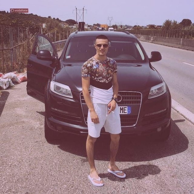 Mbeti i vrarë me thikë pas sherrit, viktima ish-polic i burgjeve