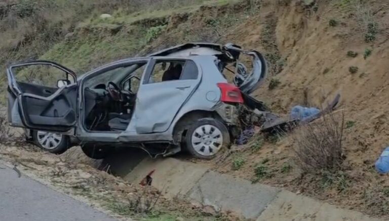 Aksidenti i frikshëm në Babicë të Vlorës/ Plagosen dy shoferët, shihni si kanë përfunduar dy mjetet