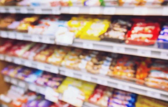 28 karamele rezultojnë me nivele të larta arseniku. Kit Kat, Snickers, Twix, emrat e kompanive të përfshira