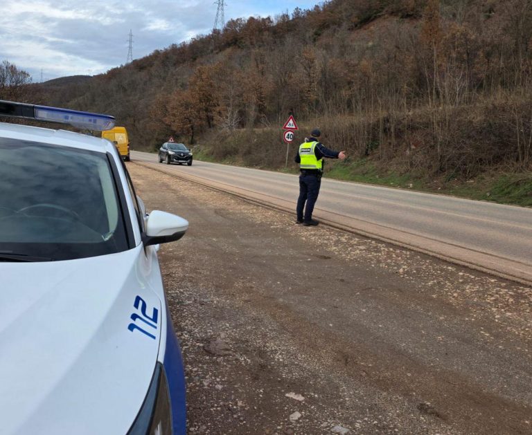 Sonte bllokohet rruga Librazhd-Korçë në Dragostunjë.Policia jep njoftimin