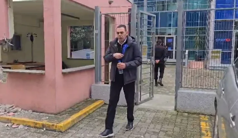 Ish-nëndrejtori i Hipotekës, Enis Hoxha paraqitet në SPAK