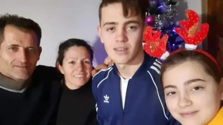 Me origjinë nga Elbasani. U gjetën të pa jetë në banesën e tyre në Itali, kjo është familja shqiptare