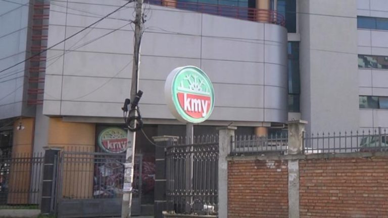 Mbahej në magazinë me myk, AKU i bllokon ‘KMY’-së 738 kg fileto dhe gjoks pule! Do asgjësohen