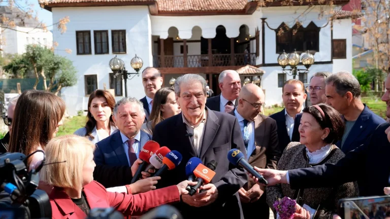 Berisha në Elbasan për Ditën e Verës, mesazhi për qytetarët: Festën tjetër, të keqen shpresoj t’ia kemi lënë dimrit