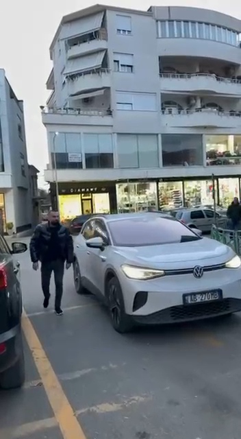 Vetëdorëzohet në polici ish drejtori i burgut të Rrogozhinës